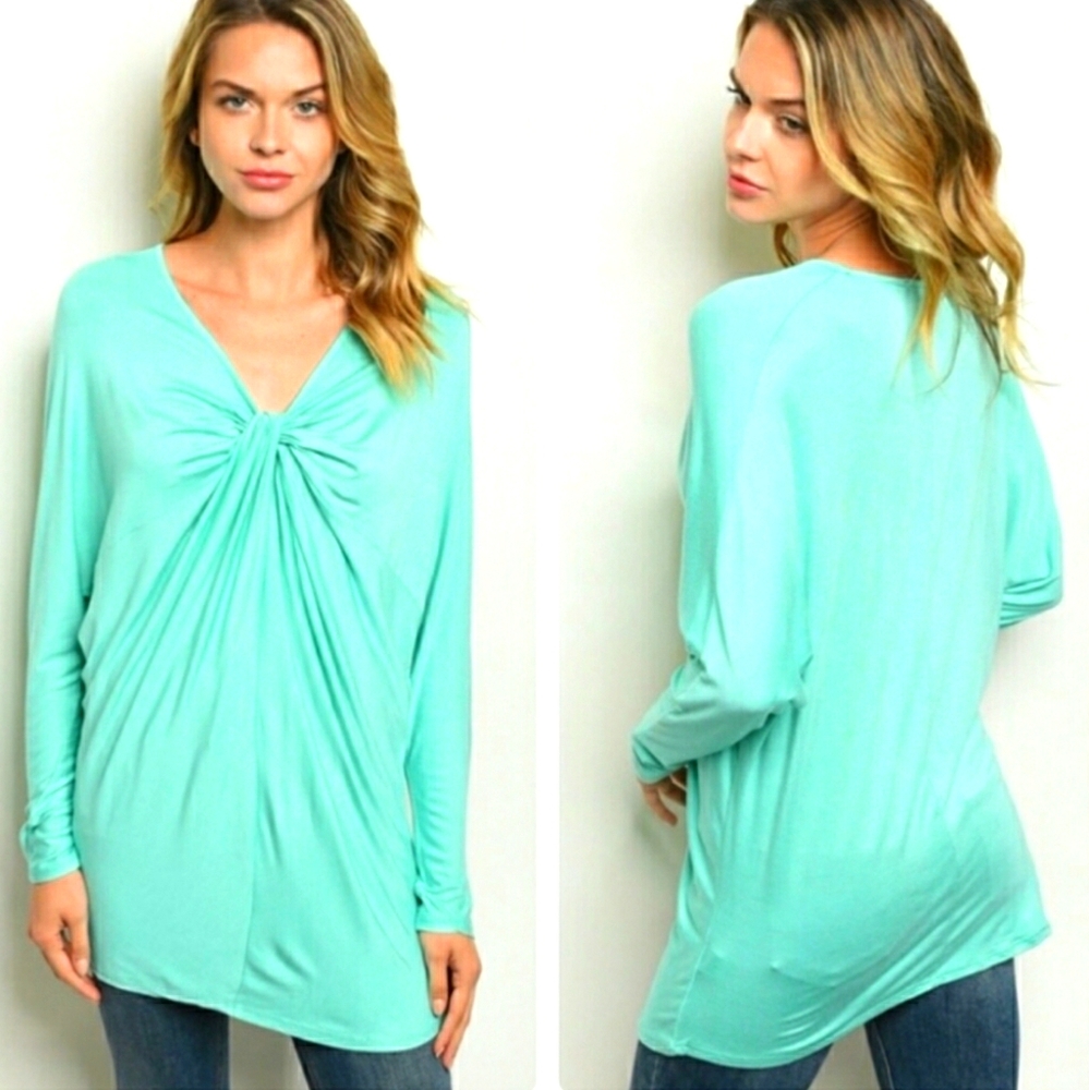 Annabelle long sleeved V-neck twist front top mint green size Large
